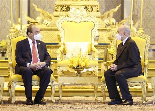 President welcomed by King of Cambodia